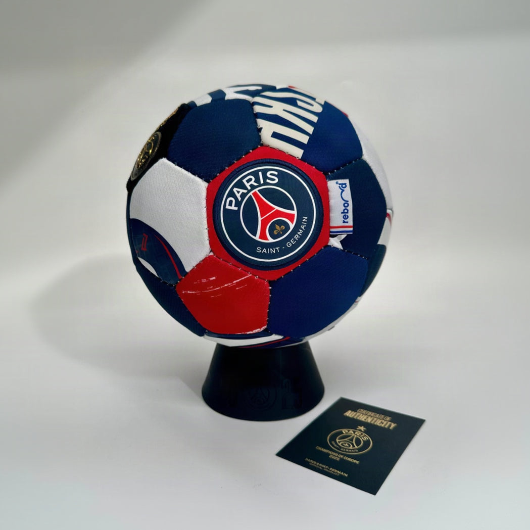 Paris Saint-Germain - Le ballon de football upcyclé