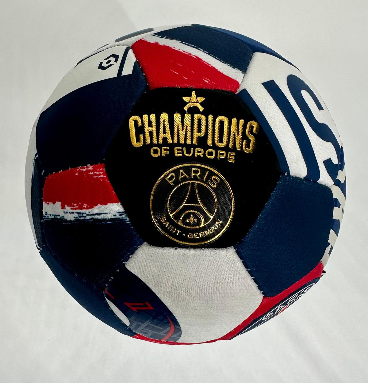 Paris Saint-Germain - Le ballon de football upcyclé